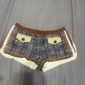 DSQUARED2 mini short made in Italy  size 40. Rare find from this luxury brand